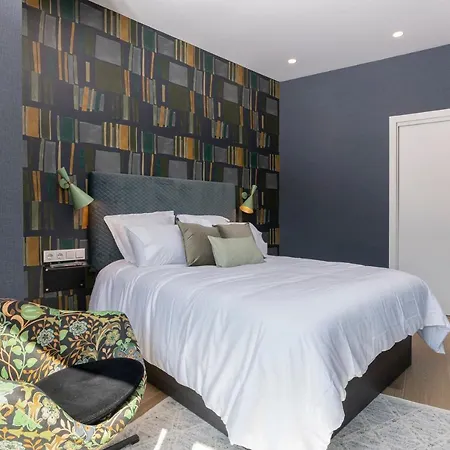 Big 4 In A Centric Parking Included