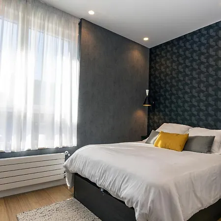 Big 4 In A Centric Parking Included *