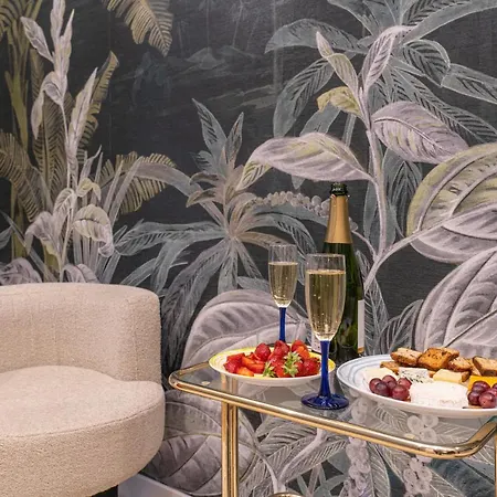 Big 4 In A Centric Parking Included Holiday home