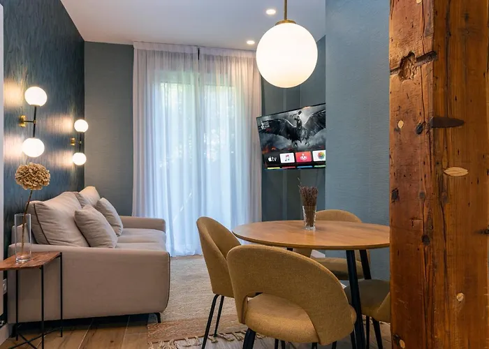 Big 4 In A Centric Parking Included