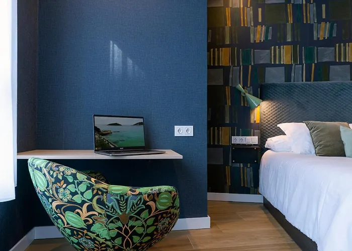 Big 4 In A Centric Parking Included *