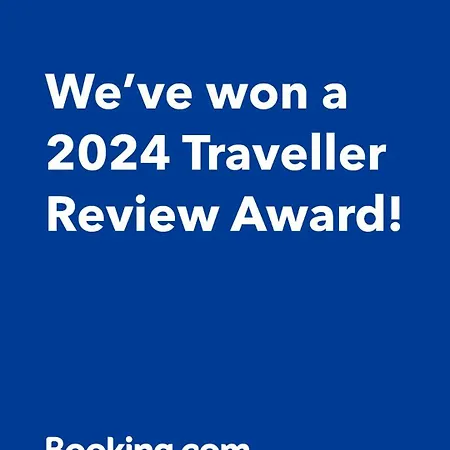 Big 4 In A Centric Parking Included Semesterbostad