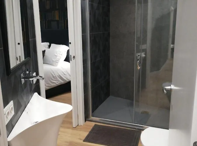 Big 4 In A Centric Parking Included Hébergement de vacances Saint-Sébastien