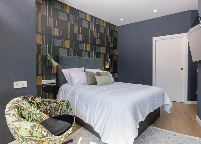 Big 4 In A Centric Parking Included