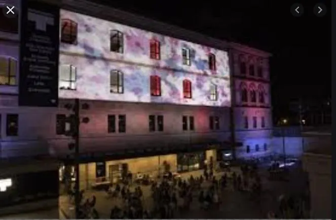 Big 4 In A Centric Parking Included