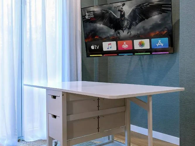 Big 4 In A Centric Parking Included