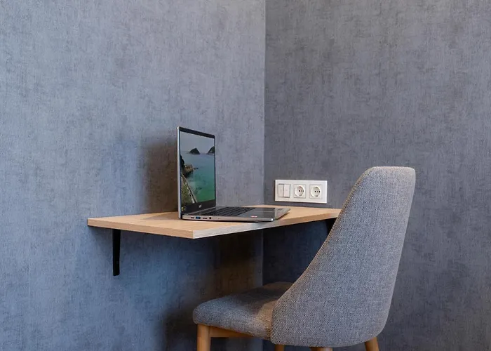 Big 4 In A Centric Parking Included